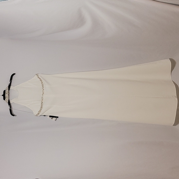 Adrianna Pappell Pearl Crepe Halter Gown - Picture 12 of 16